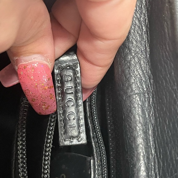 GUCCI Elegant Black Leather Tote Bag with Scarf - Picture 11 of 13